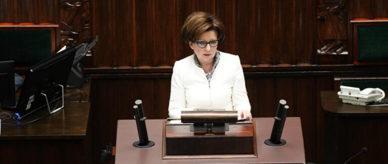minister rodziny i polityki społecznej Marlena Maląg