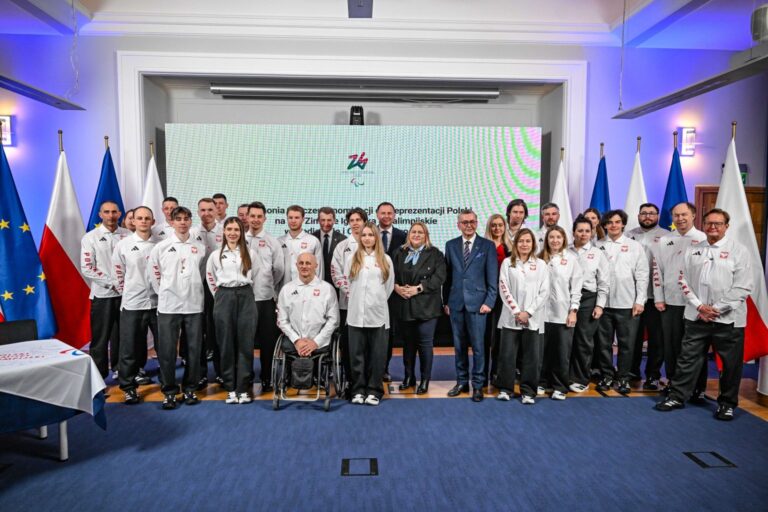 Kadra paralimpijczyków z Pełnomocnikiem Rządu do Spraw Osób Niepełnosprawnych